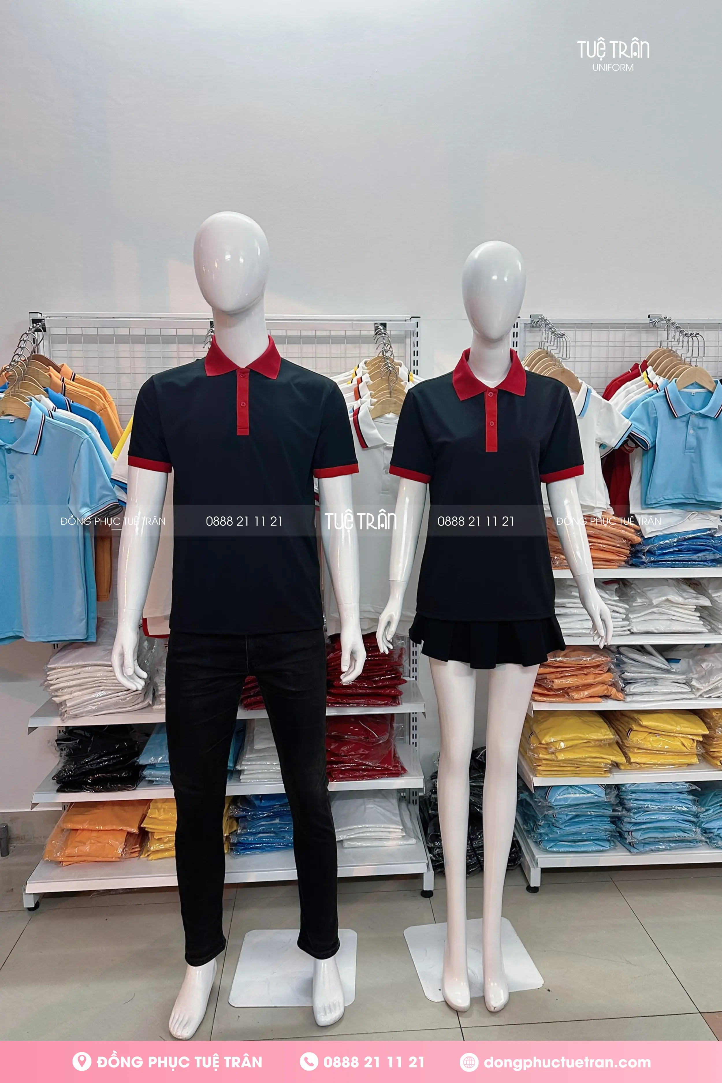Áo thun đồng phục đen phổ cổ đỏ