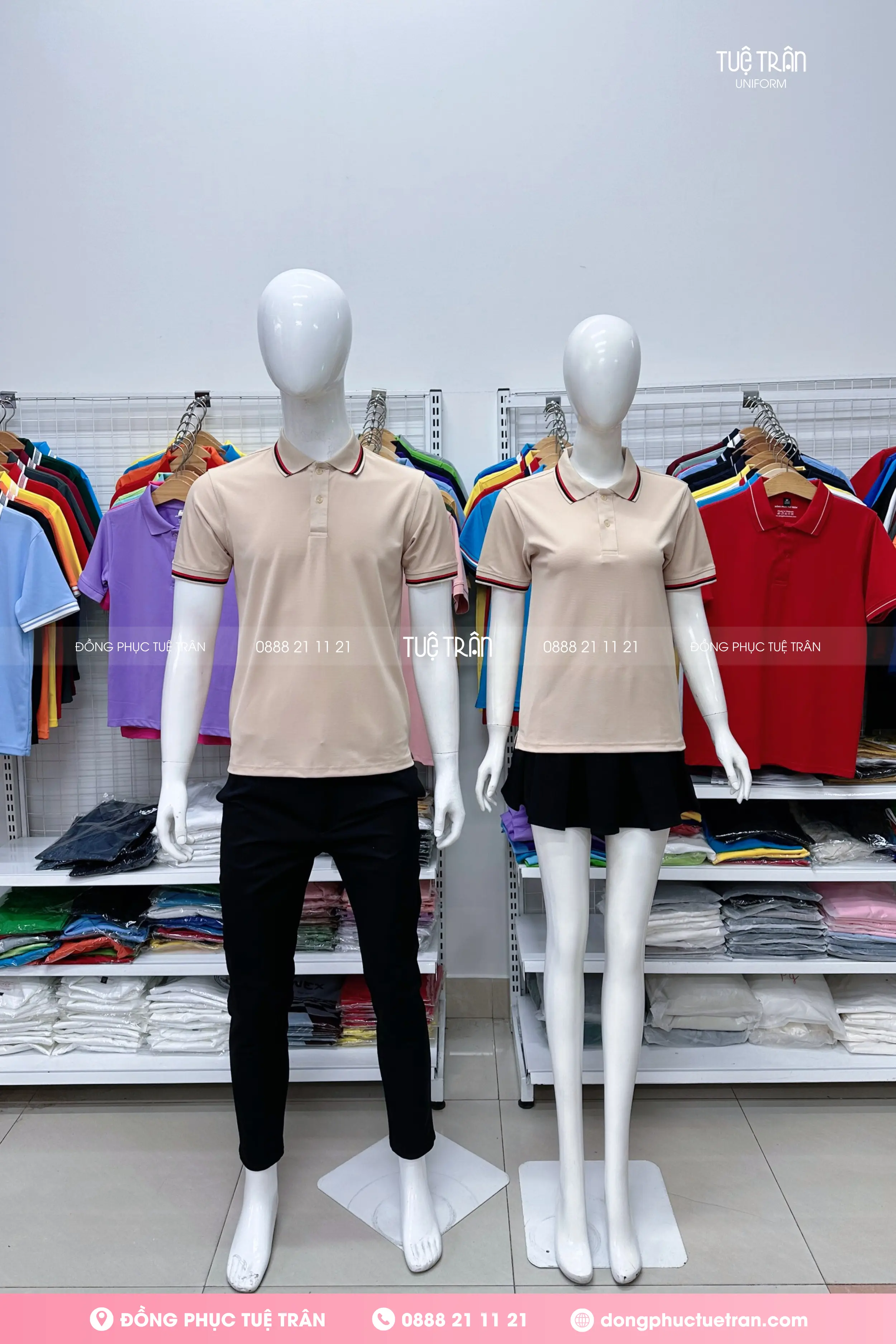 Đồng phục áo thun xẻ tà kem phối bo sọc